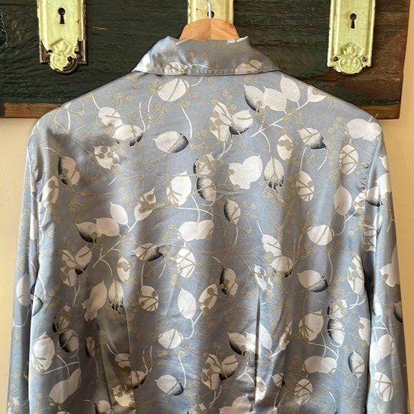 2/$30 Evan Picone Floral Satin Pleated and Tucked Button Down Blouse Size 12 - Picture 12 of 15
